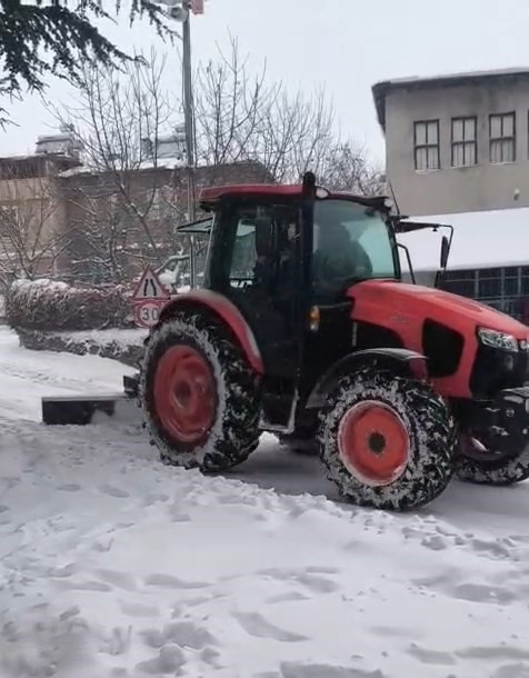 Elazığlı duyarlı vatandaşlardan karla mücadelede ekiplere destek
