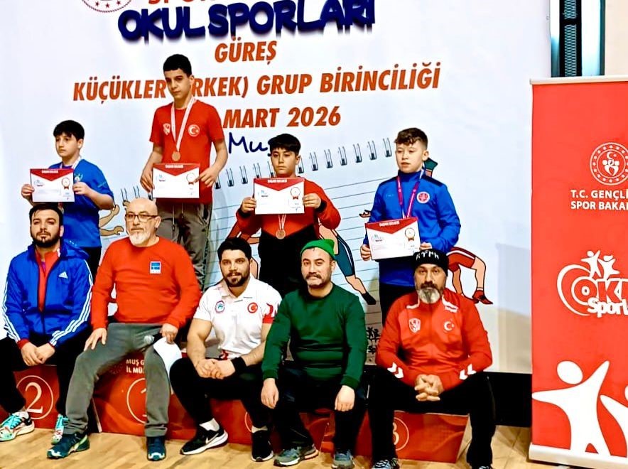 Elazığlı küçük güreşçilerden büyük başarı
