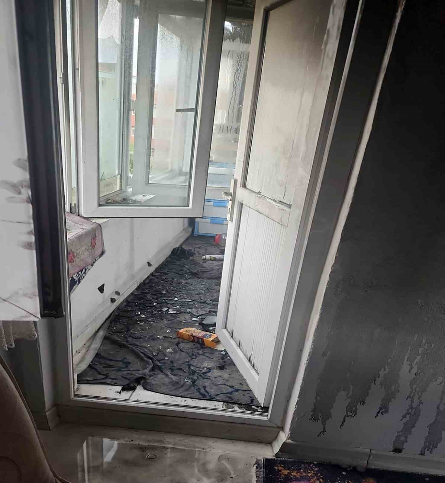 Elektrik konağından çıkan dairedeki yangın söndürüldü
