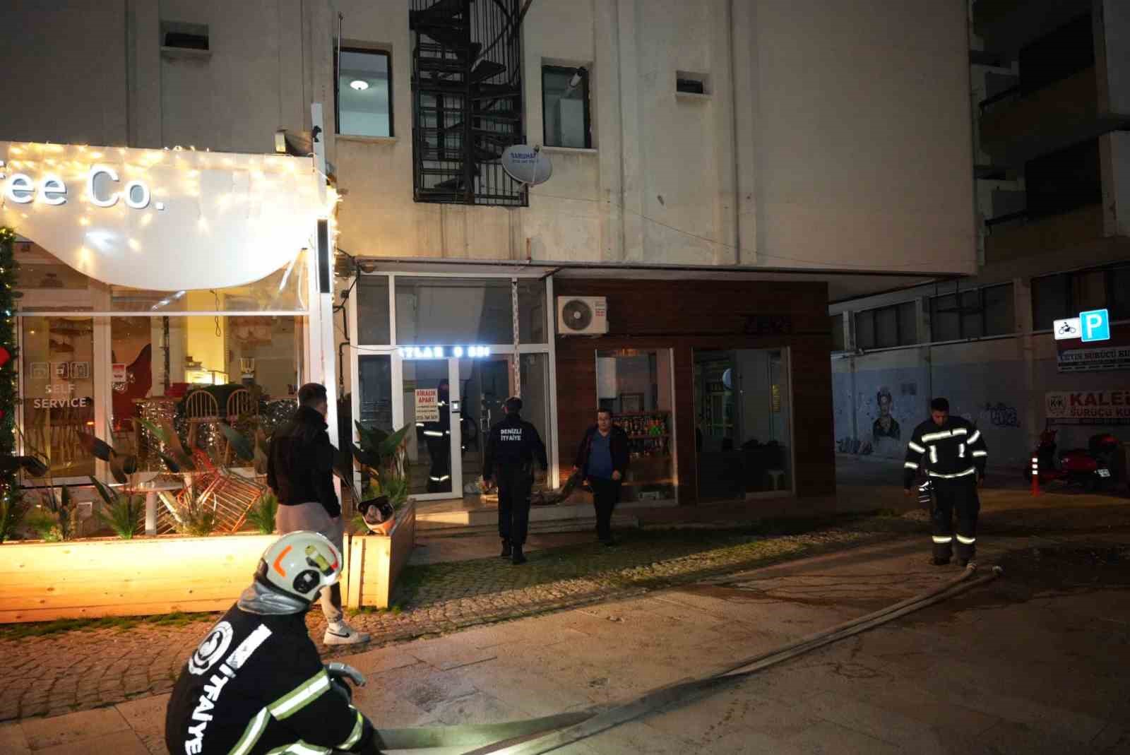 Elektrik panosundan çıkan yangın paniğe neden oldu
