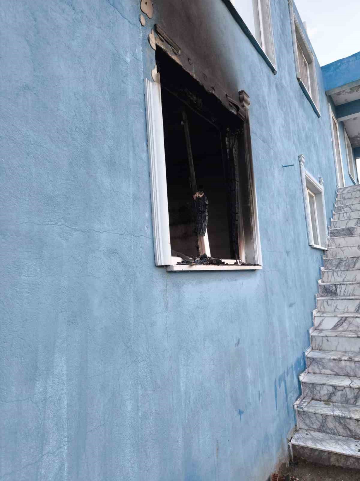 Elektrikli battaniyeden çıkan yangında hayatını kaybetti
