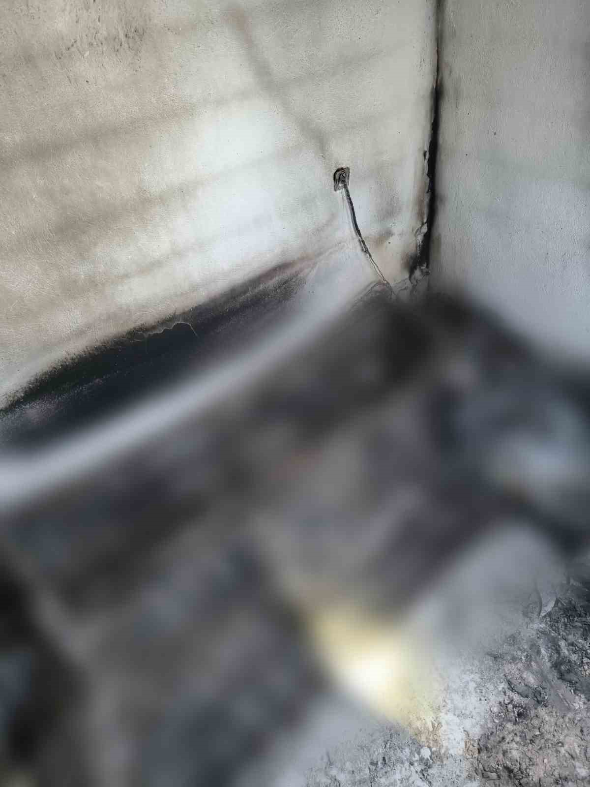 Elektrikli battaniyeden çıkan yangında hayatını kaybetti
