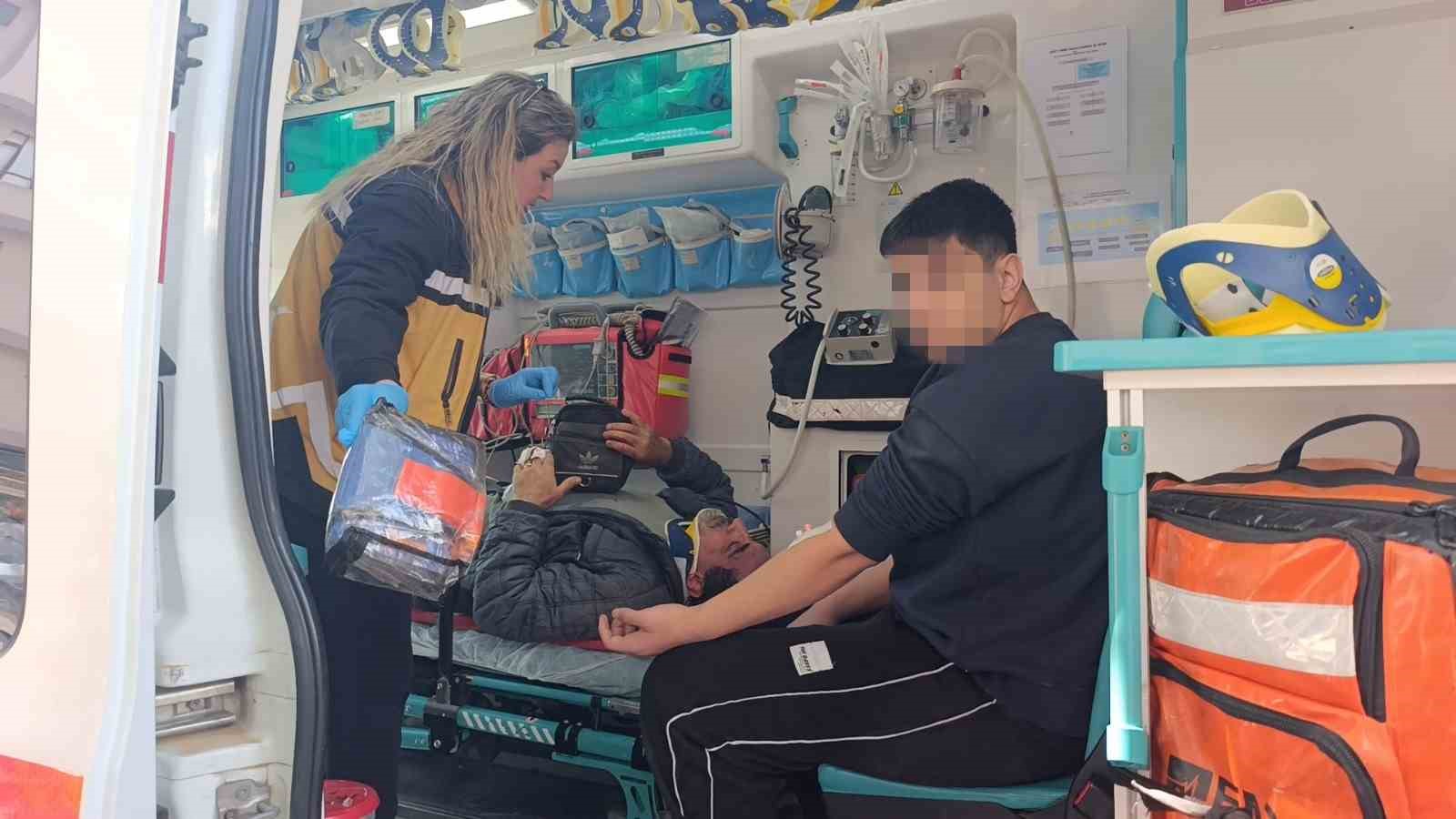 Elektrikli bisiklet ile motosikletin çarpışma anı kamerada: 3 yaralı
