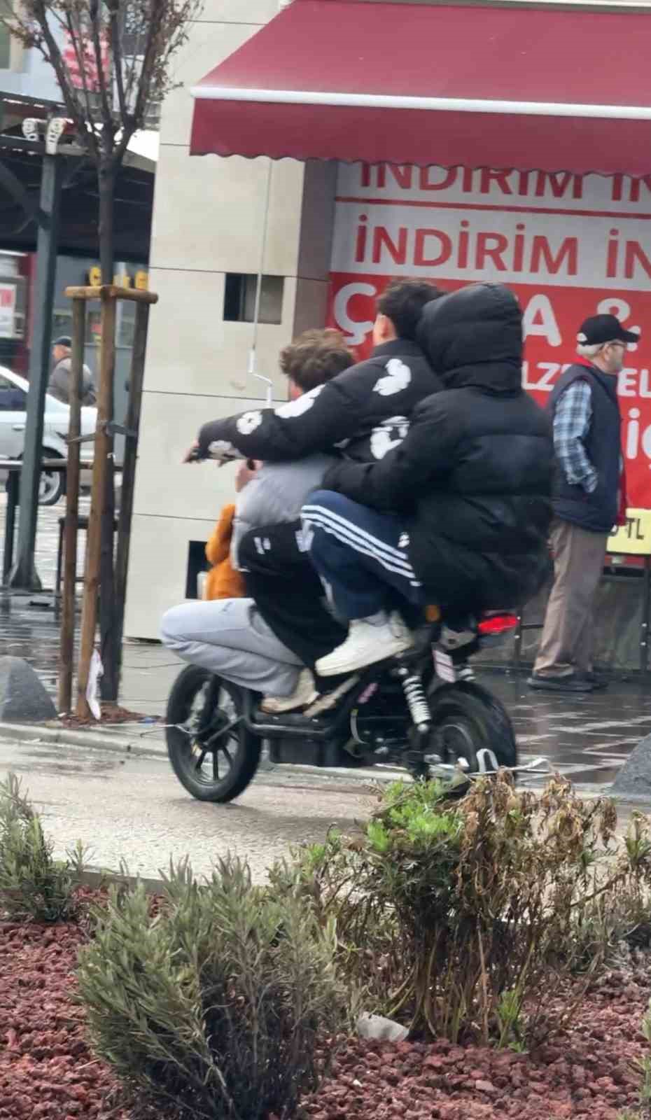 Elektrikli bisikletlerde tehlikeli yolculuklar kamerada
