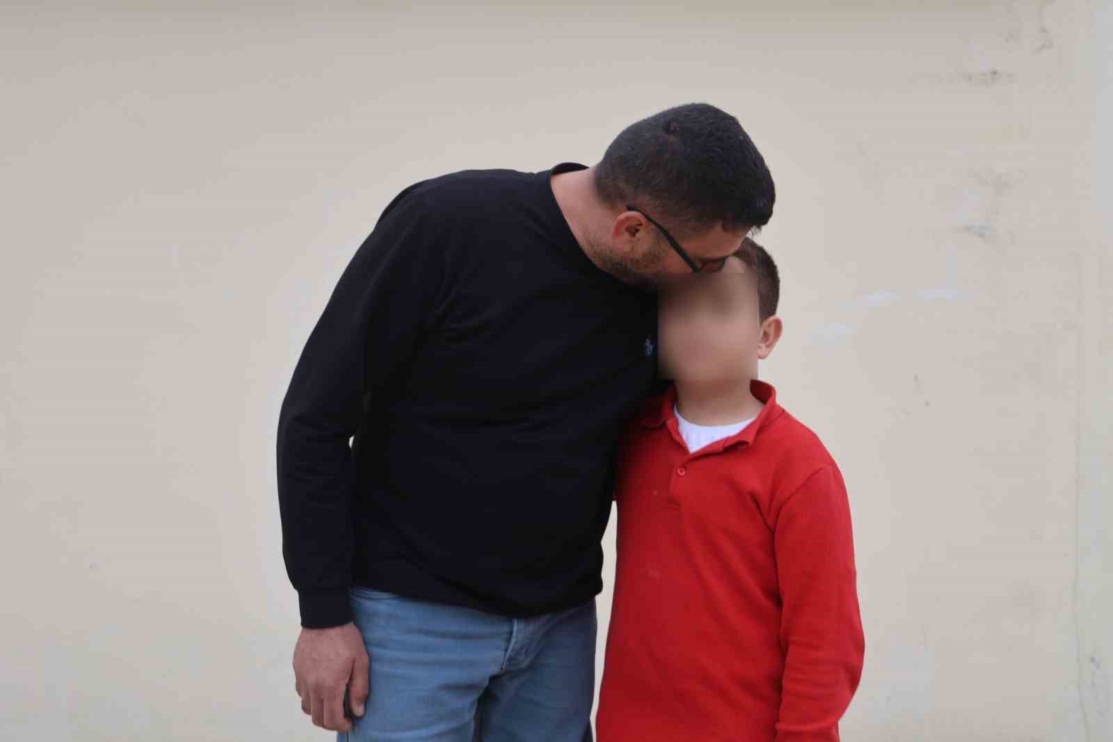 Ellerindeki oyuncak silahla 11 yaşındaki çocuğun önünü kesen 3 akranı para istedi
