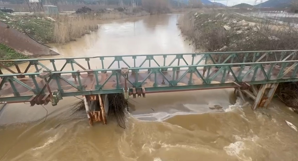 Elmanın başkenti Eğirdir’de yağış bereketi bahçeleri göle çevirdi
Elmanın başkenti Eğirdir’de yağış bereketi bahçeleri göle çevirdi