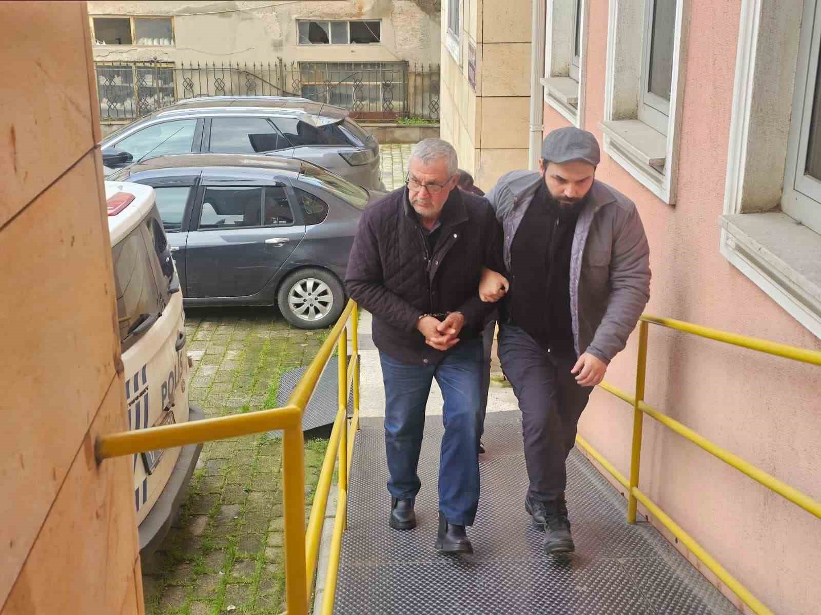 Emanet verdiği altınları ödemeyen oğlunu öldüren baba adliyeye sevk edildi
