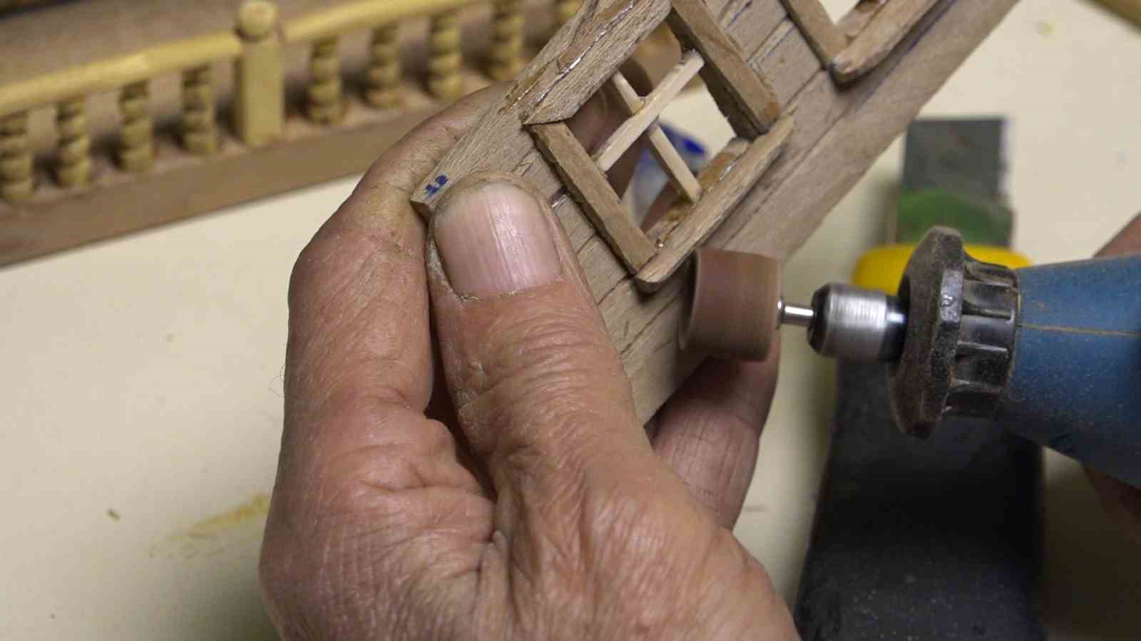 Emekli olduktan sonra yaptığı ahşap maket evler beğeni topluyor
Emekli olduktan sonra yaptığı ahşap maket evler beğeni topluyor