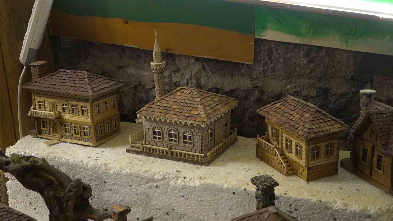 Emekli olduktan sonra yaptığı ahşap maket evler beğeni topluyor
Emekli olduktan sonra yaptığı ahşap maket evler beğeni topluyor