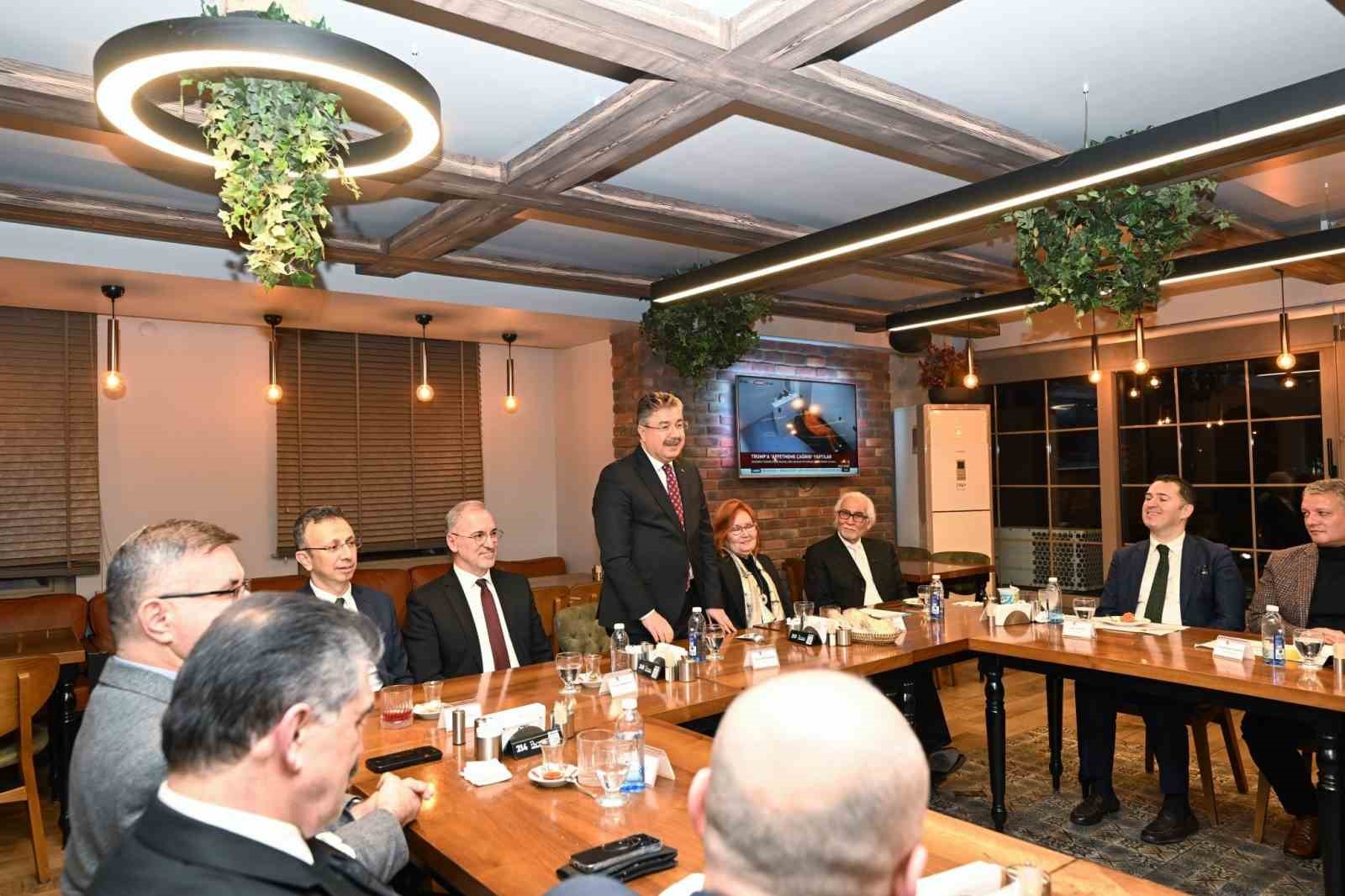 Emekliliğe ayrılacak Eskişehir Valiliği Yazı İşleri Müdürü için veda yemeği
