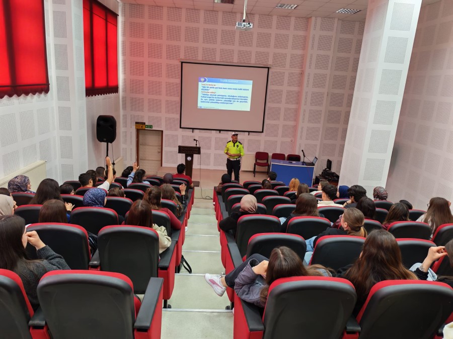 Emet MYO’da genel trafik kuralları konferansı
