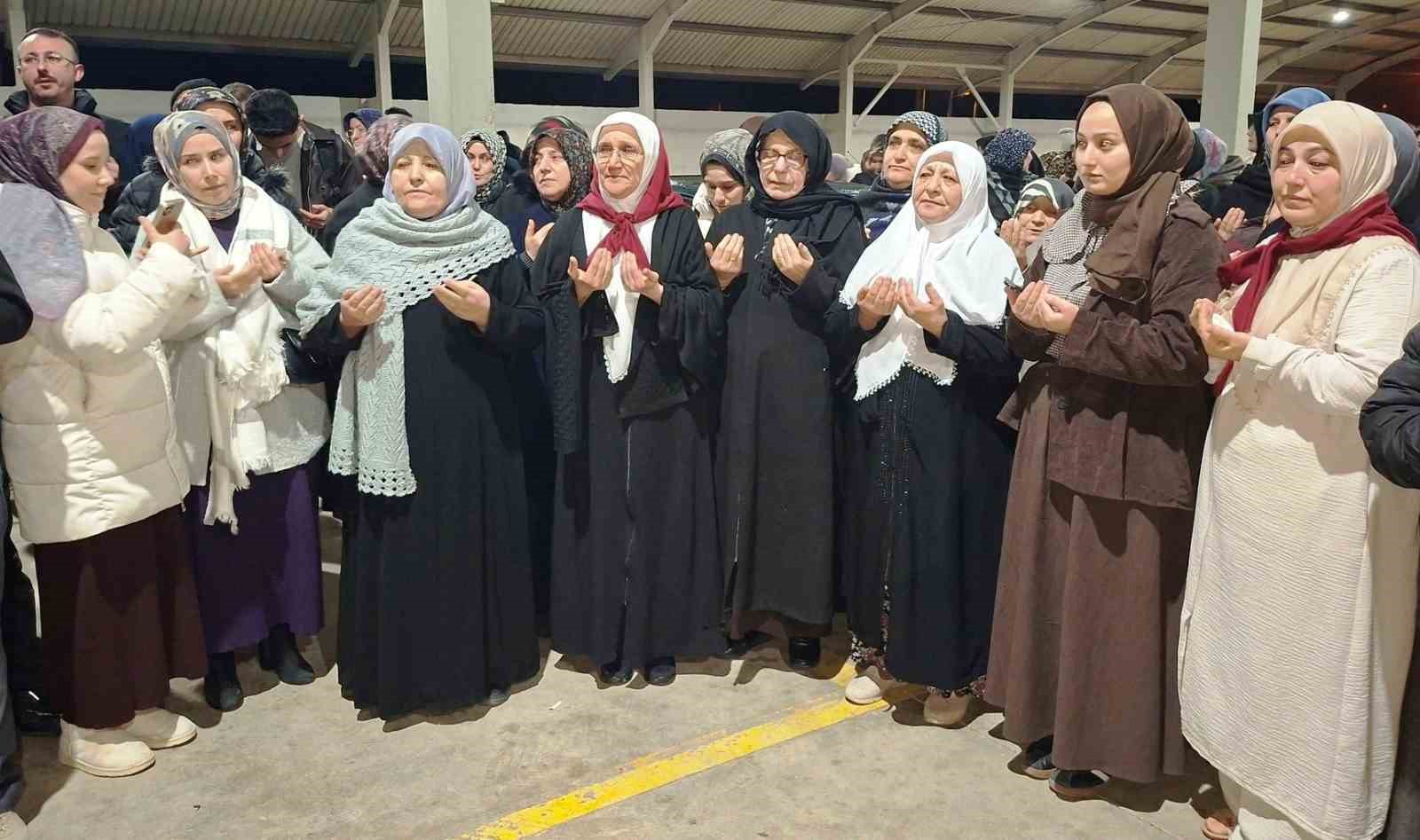 Emet ve Hisarcık’tan 29 umreci dualarla kutsal topraklara uğurlandı
