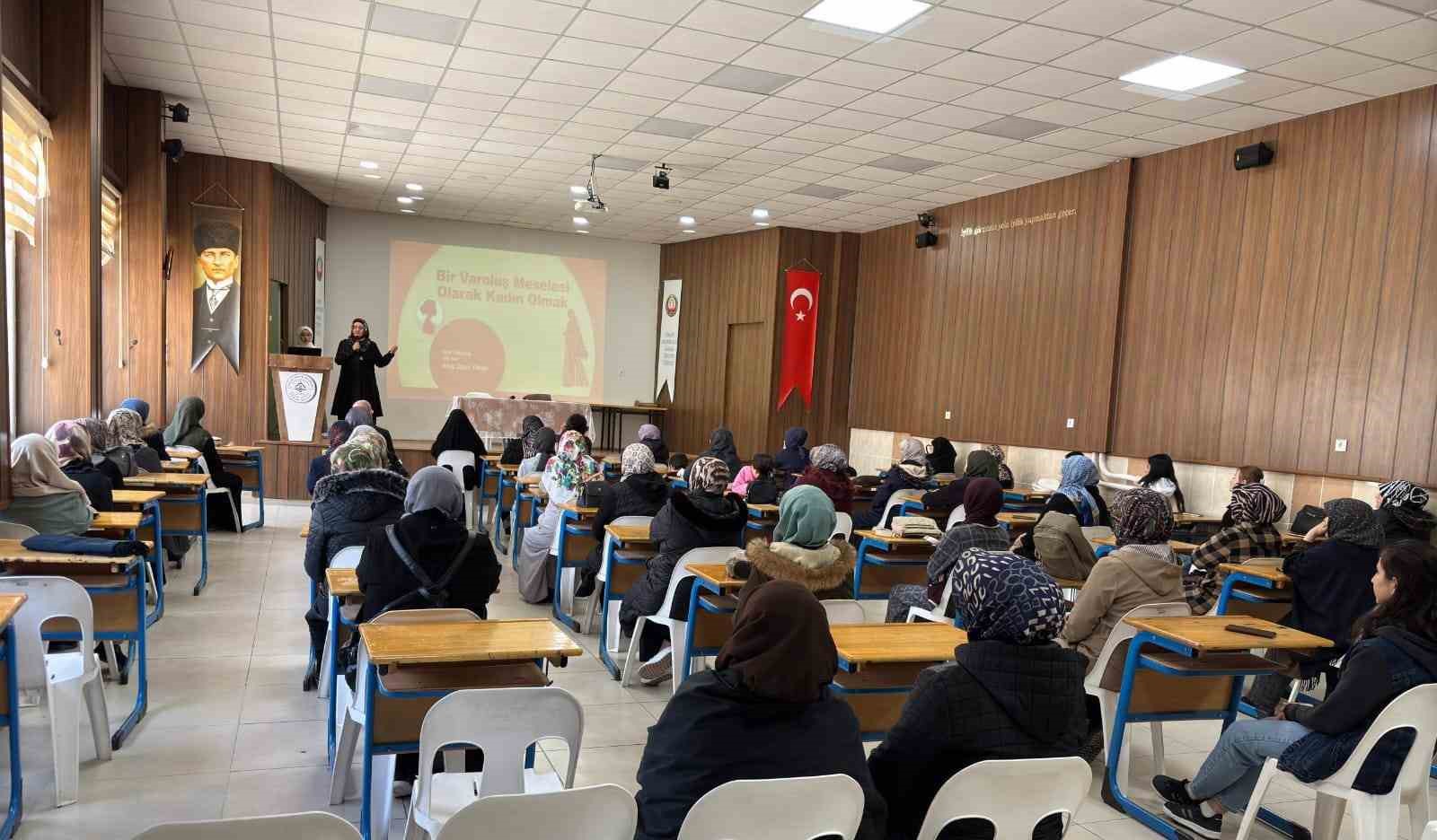 Emet’te "Bir Varoluş Meselesi Olarak Kadın Olmak" başlıklı konferans
