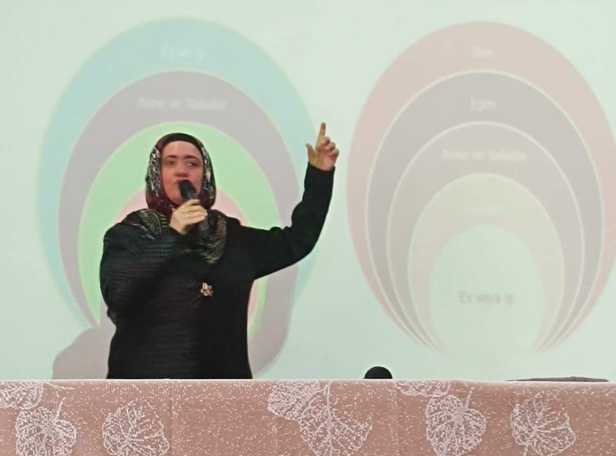 Emet’te "Bir Varoluş Meselesi Olarak Kadın Olmak" başlıklı konferans
