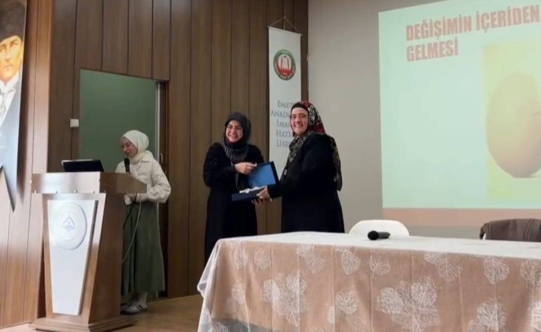 Emet’te "Bir Varoluş Meselesi Olarak Kadın Olmak" başlıklı konferans
