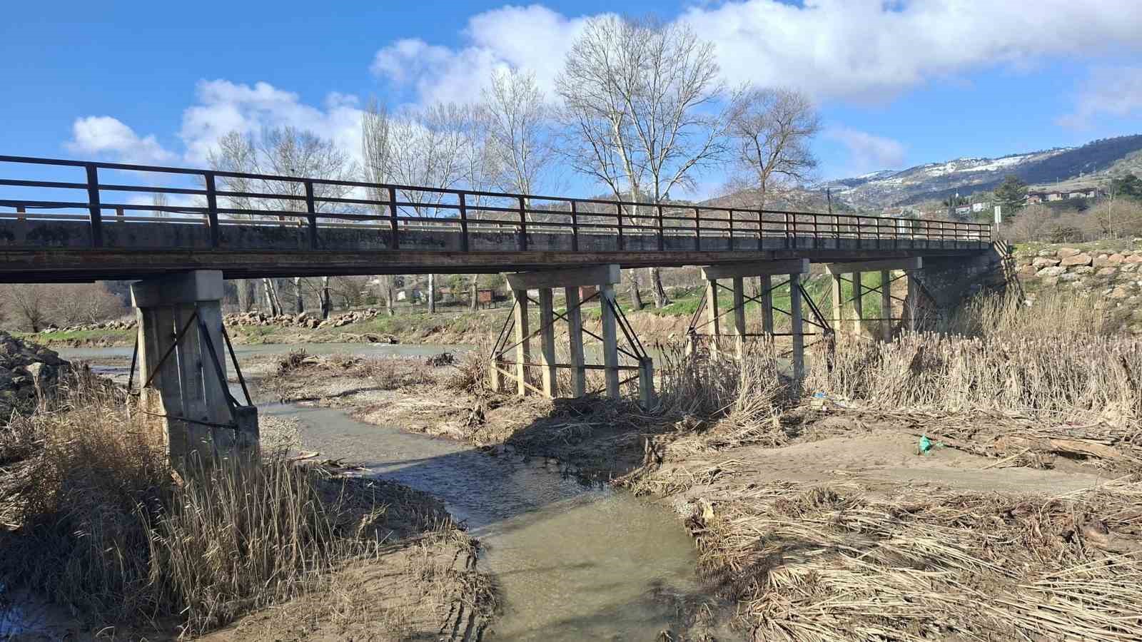 Emet’te köy sakinleri eski köprünün yenilenmesini istiyor
