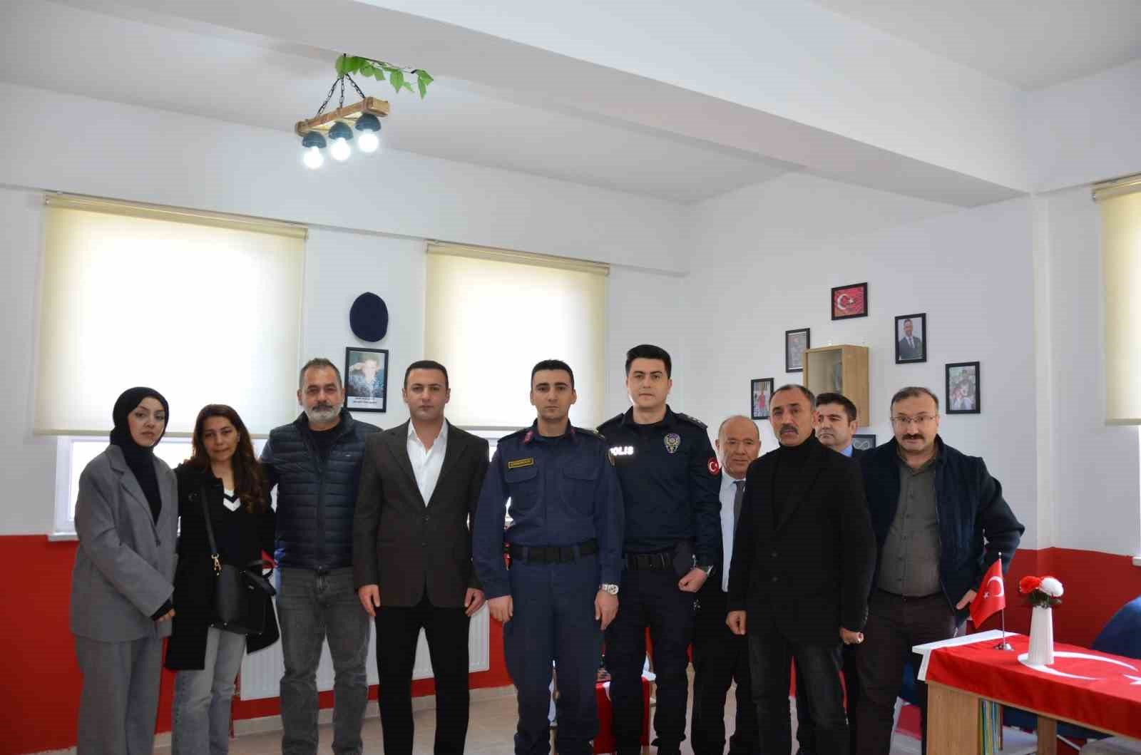 Emet’te şehidin adı okul kütüphanesinde yaşatılacak
