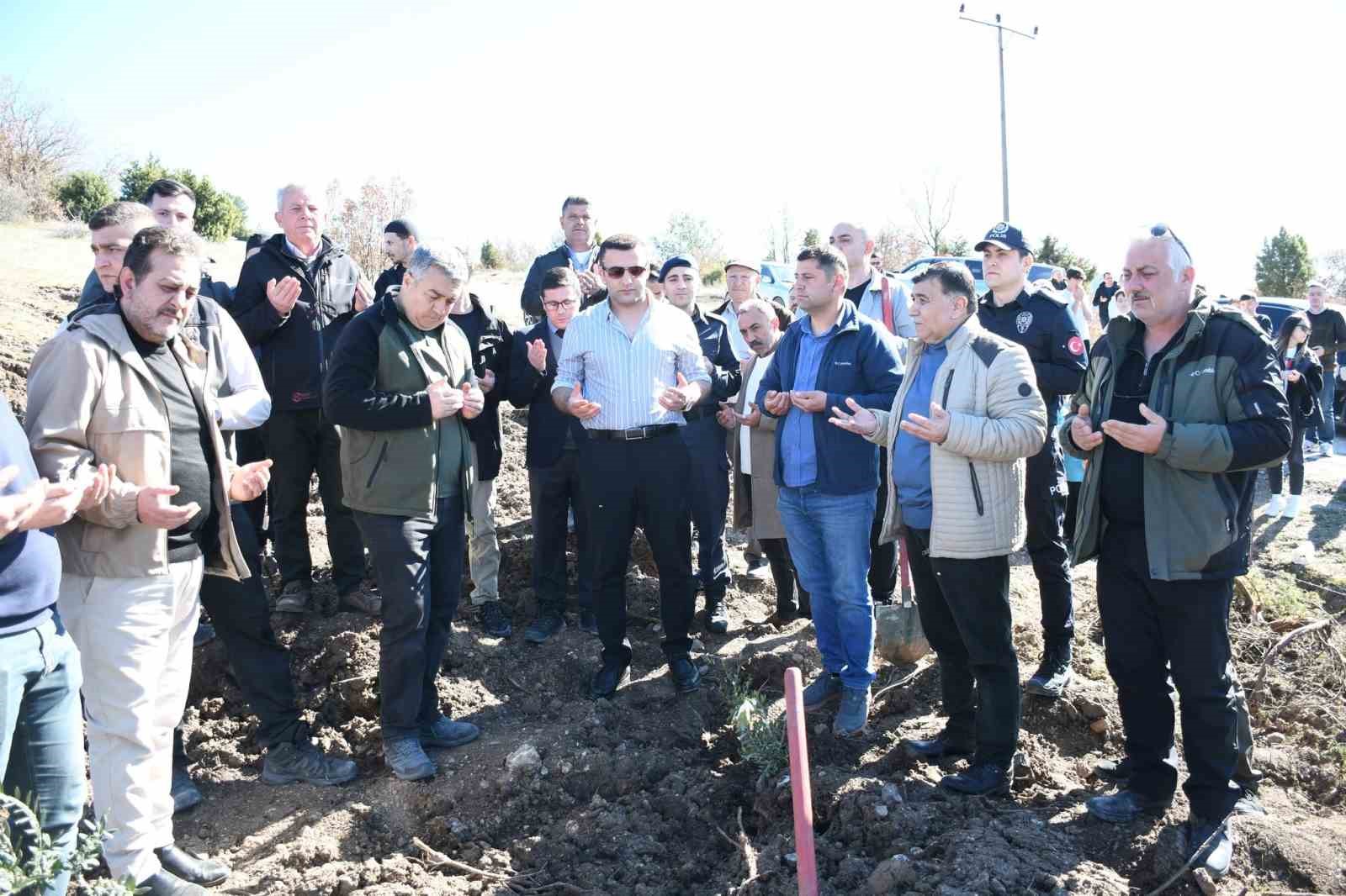 Emet’te zeytin fidanları toprakla buluştu
