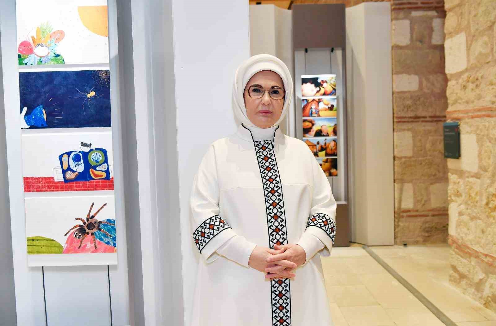 Emine Erdoğan: "Ailelerimiz, mutlaka çocuklarını Türk edebiyatına teşvik etmeli"
