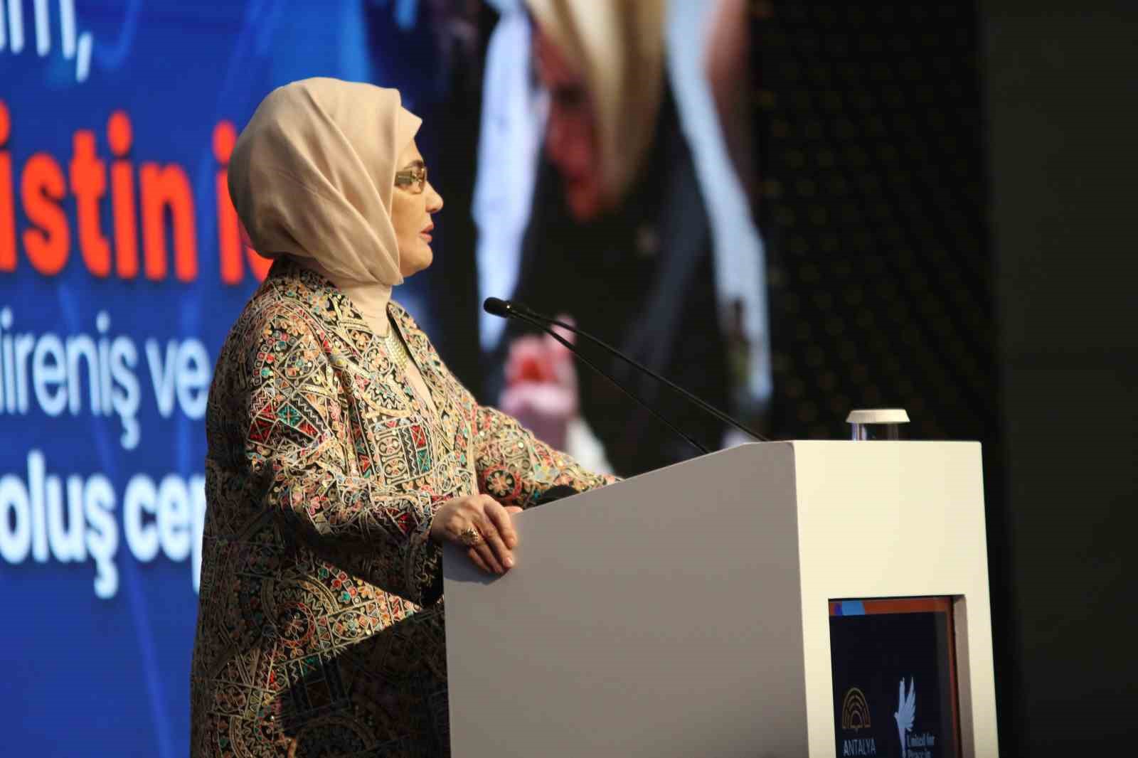 Emine Erdoğan, "Filistin İçin Tek Yürek" temalı programa katıldı
