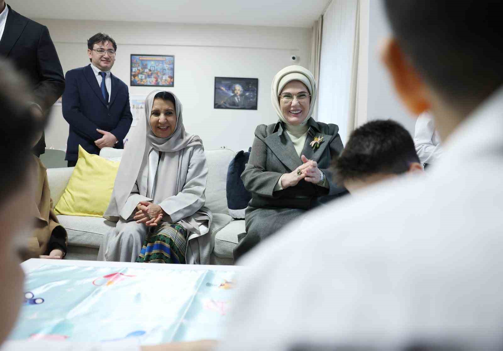 Emine Erdoğan: "Gazze’de iki senede 54 bine yakın çocuk yetim kaldı"
Emine Erdoğan: "Gazze’de iki senede 54 bine yakın çocuk yetim kaldı"