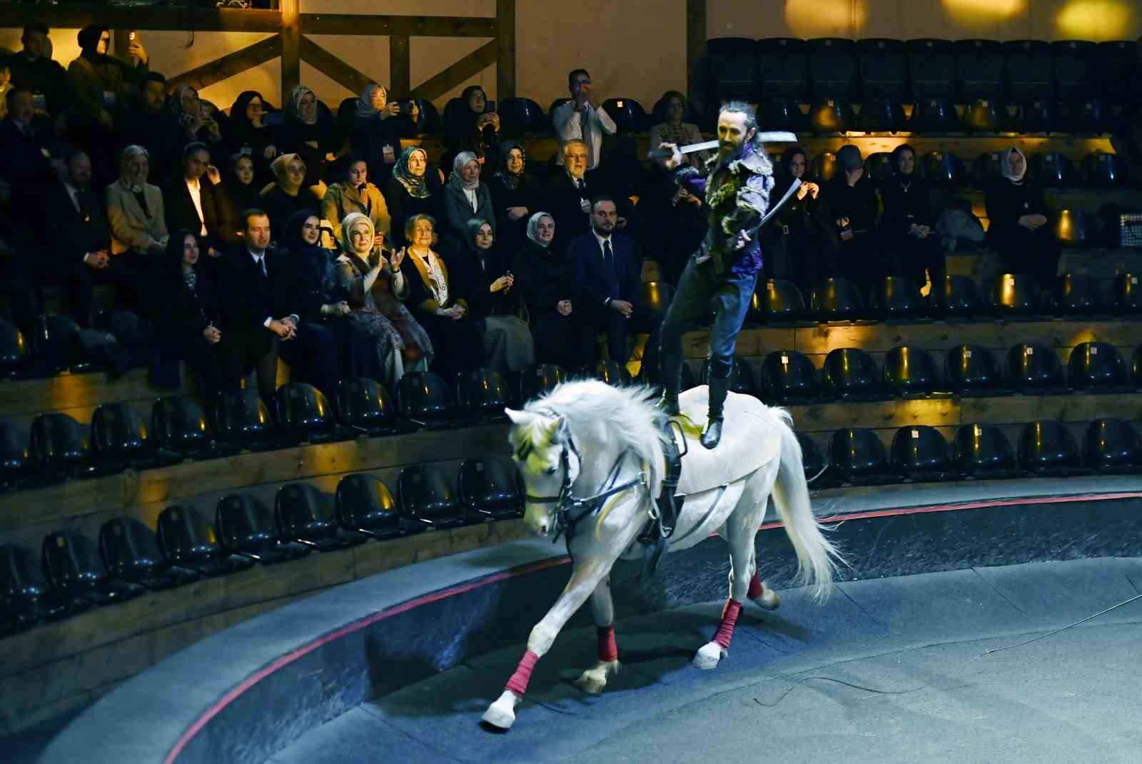 Emine Erdoğan, onursal başkanı olduğu dernek ve vakıfların temsilcileriyle bir araya geldi
