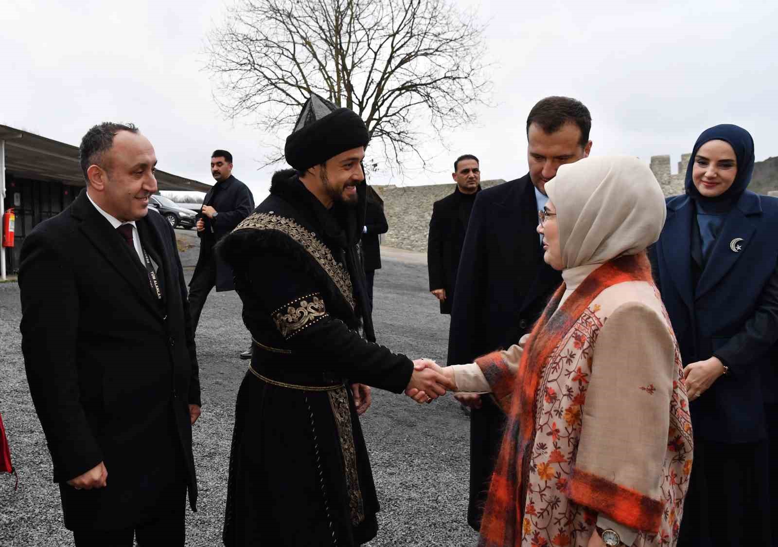 Emine Erdoğan, onursal başkanı olduğu dernek ve vakıfların temsilcileriyle bir araya geldi
