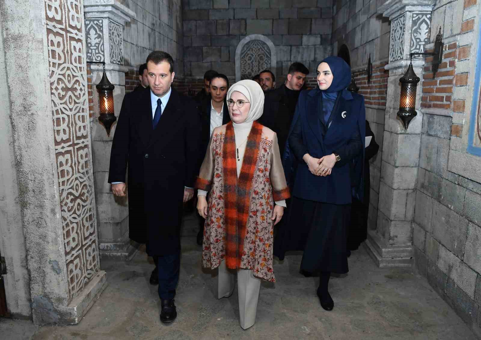 Emine Erdoğan, onursal başkanı olduğu dernek ve vakıfların temsilcileriyle bir araya geldi
