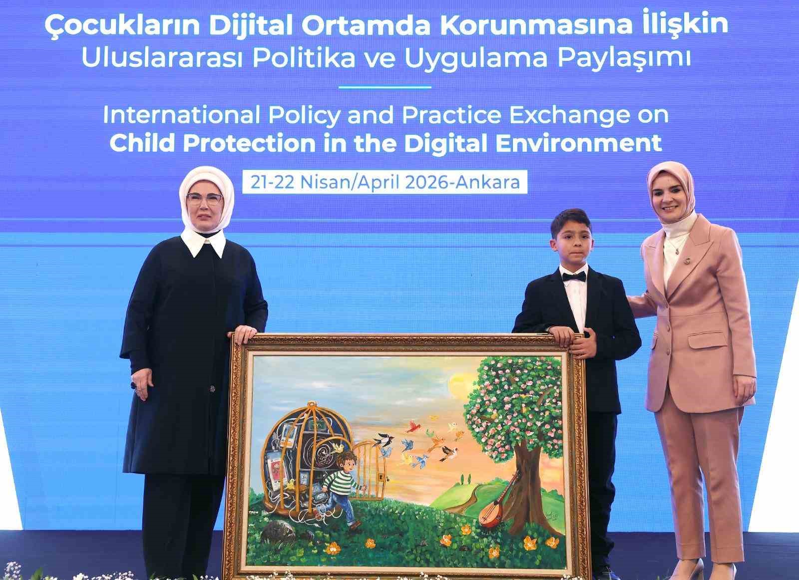 Emine Erdoğan: "Özellikle teknoloji şirketlerinin hesap verebilir olmaları ve çocuk dostu tasarım yapmaları bir zorunluluktur"
