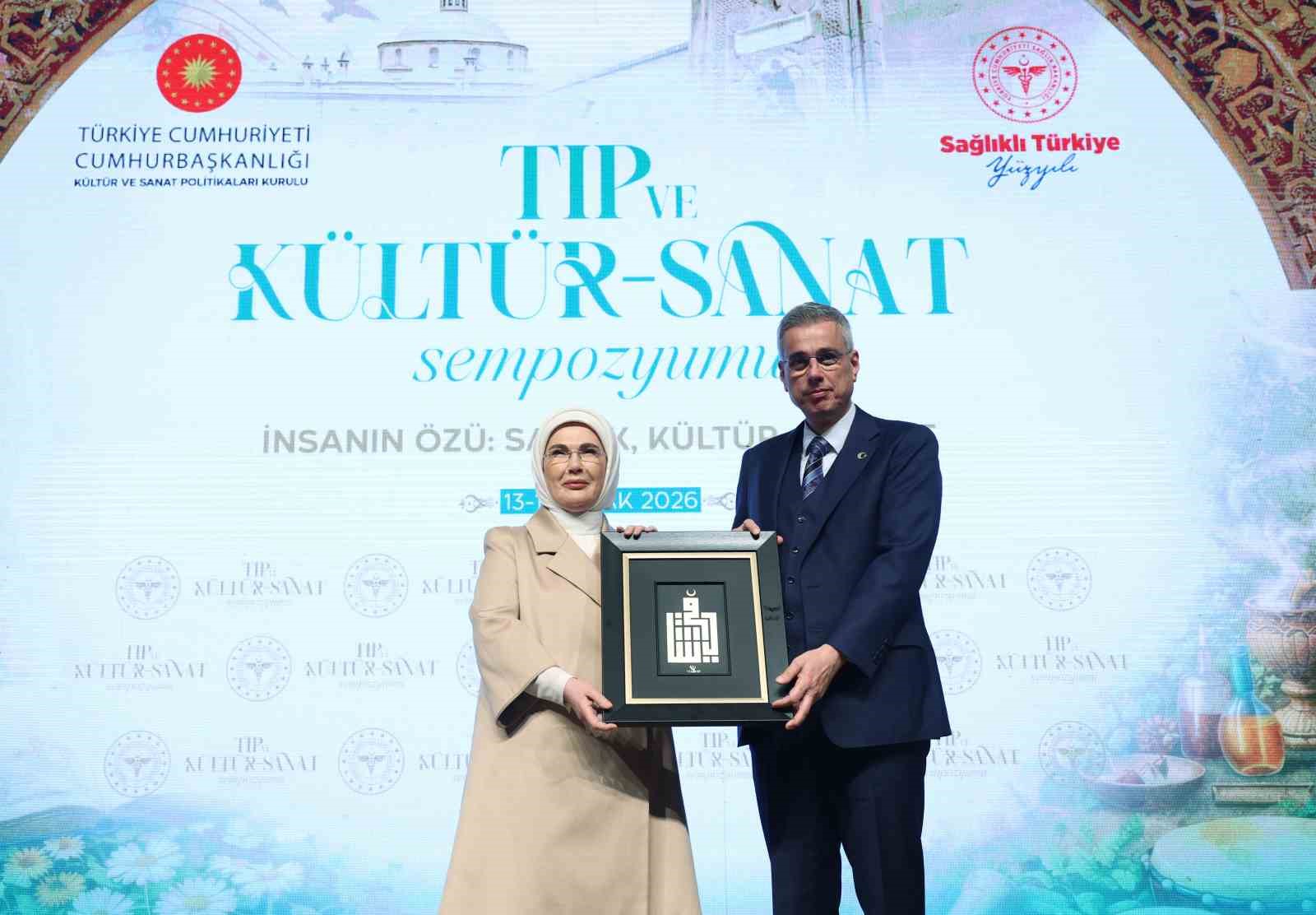 Emine Erdoğan, "Tıp ve Kültür-Sanat Sempozyumu"nda konuştu:
