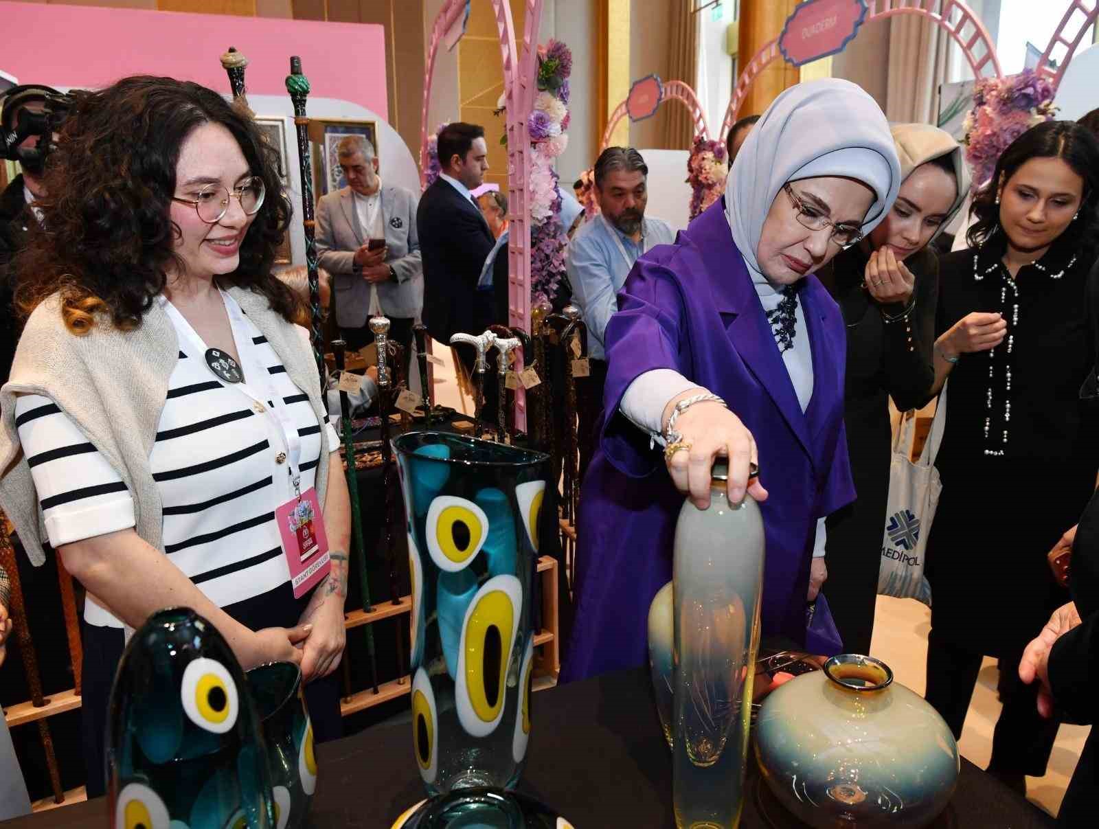 Emine Erdoğan, TOGEM-DER’in geleneksel "Cemre Çarşısı"nın açılışına katıldı
