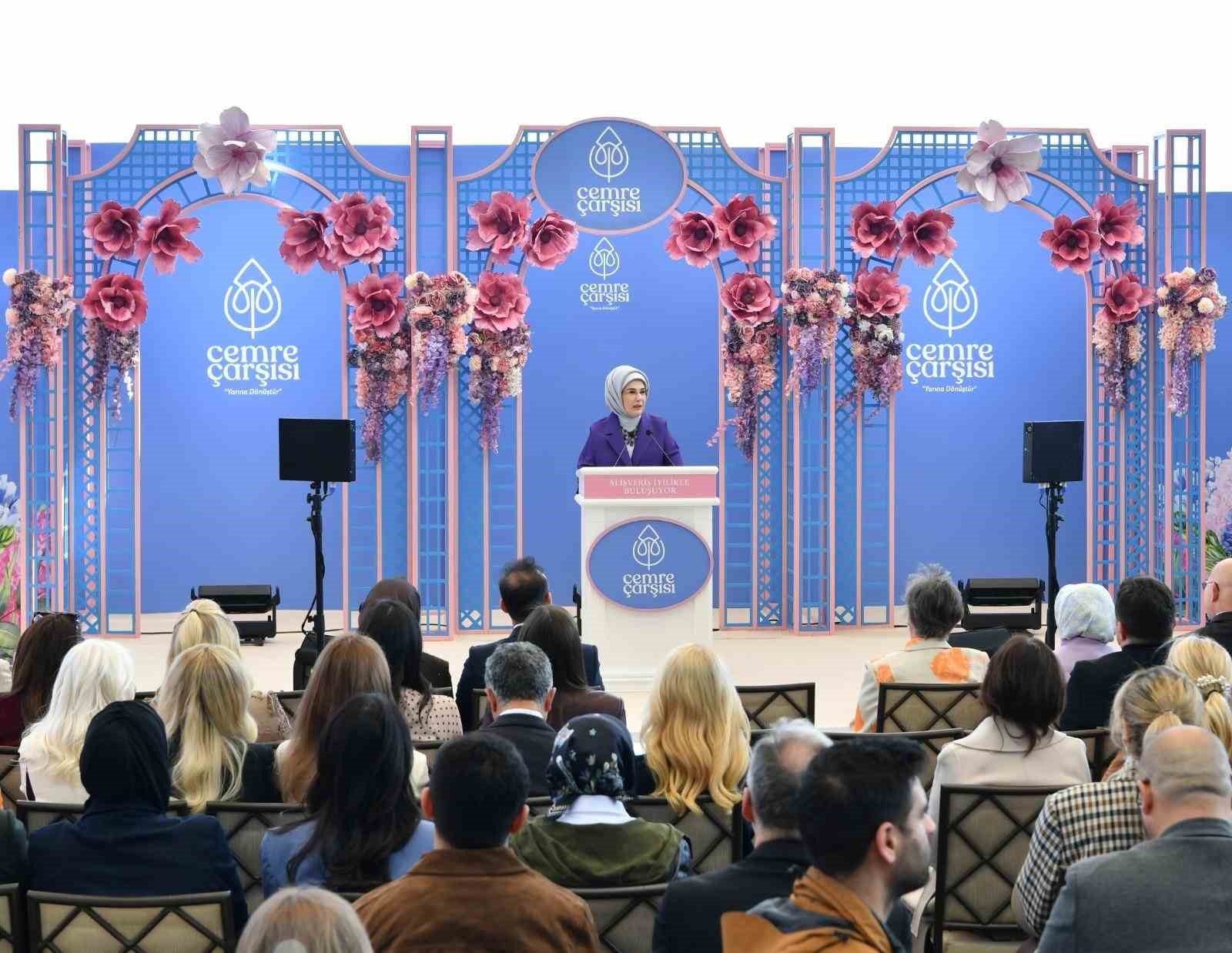 Emine Erdoğan, TOGEM-DER’in geleneksel "Cemre Çarşısı"nın açılışına katıldı
