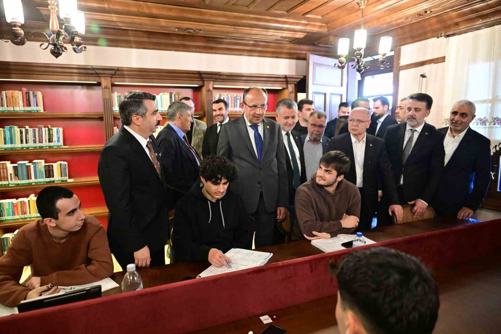 Emir Buhari yenilenen yüzüyle hizmete açıldı
