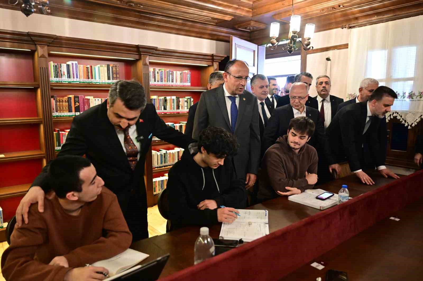 Emir Buhari yenilenen yüzüyle hizmete açıldı
