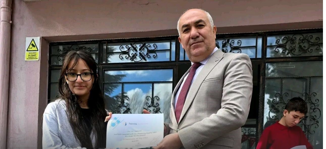 Emirdağ Gömü Ortaokulu, Avrupa’dan ‘eTwinning’ projesiyle ödülle döndü
