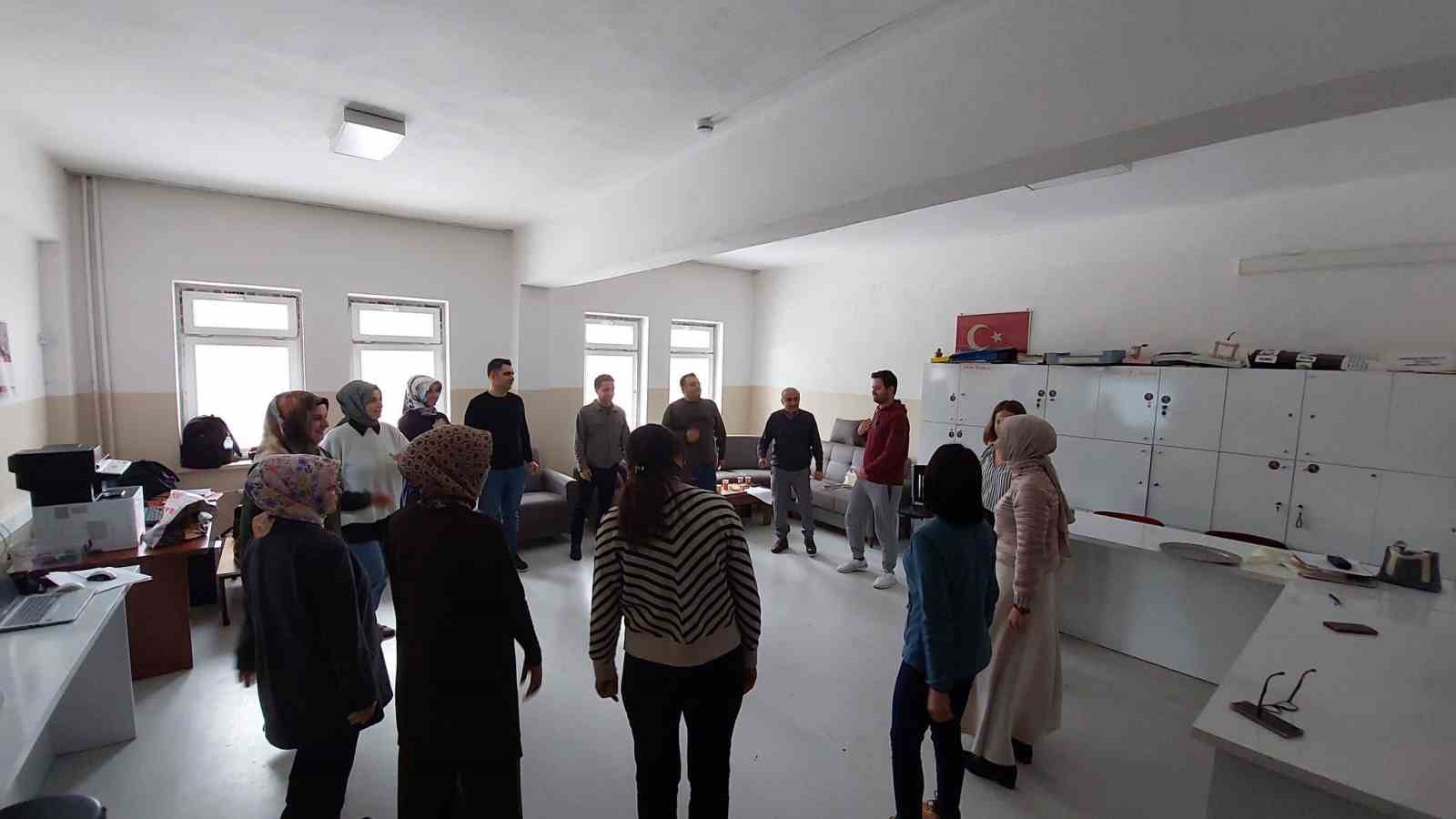 Emirdağ Öğretmen Topluluğu’nda çocuklarla felsefe eğitimi
