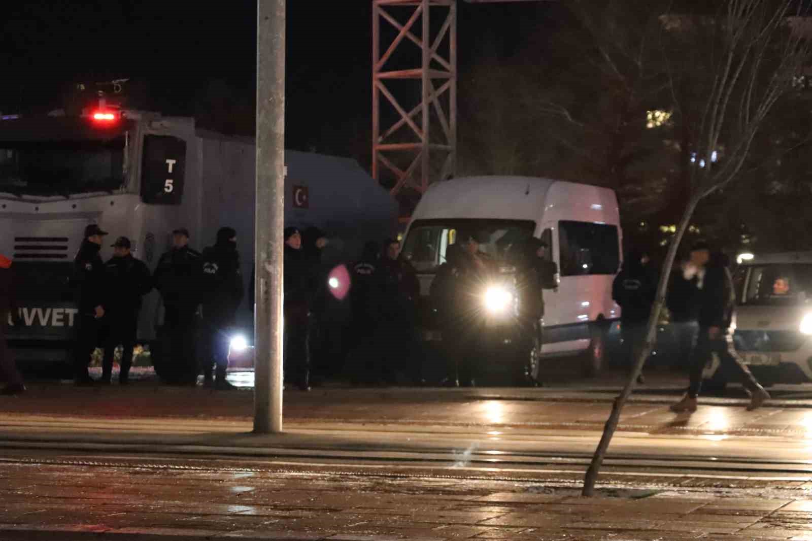 Emniyet güçleri huzurlu ve güvenli yılbaşı için denetimlerini arttırdı
