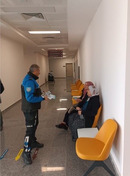 Emniyet güçlerinden dolandırıcılığa karşı bilgilendirme çalışması
