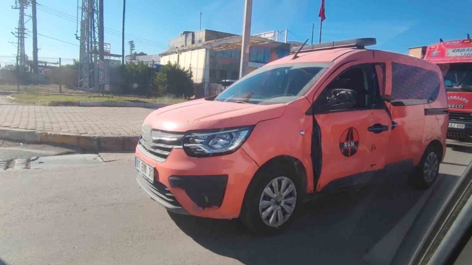 Emniyet kemerini kazalı kapıya bağladı
