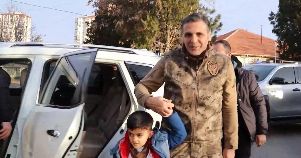 Emniyet müdüründen yürek ısıtan hareket
