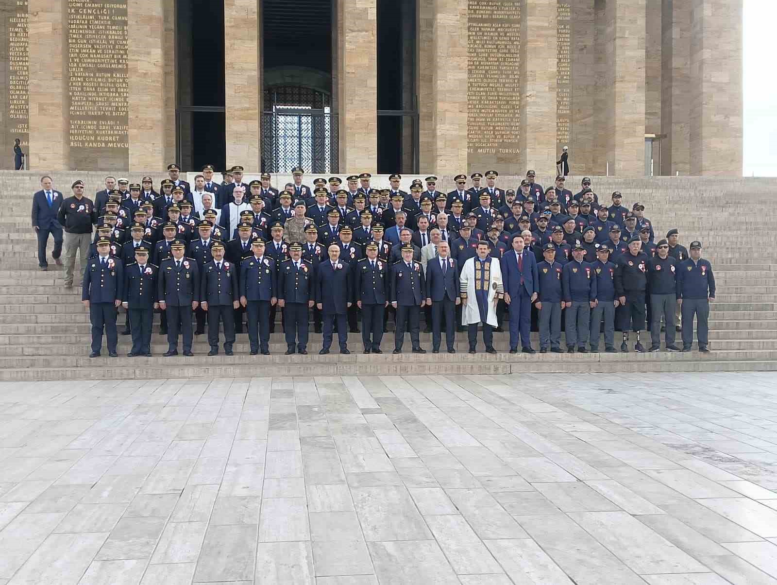Emniyet Teşkilatı Anıtkabir’i ziyaret etti
