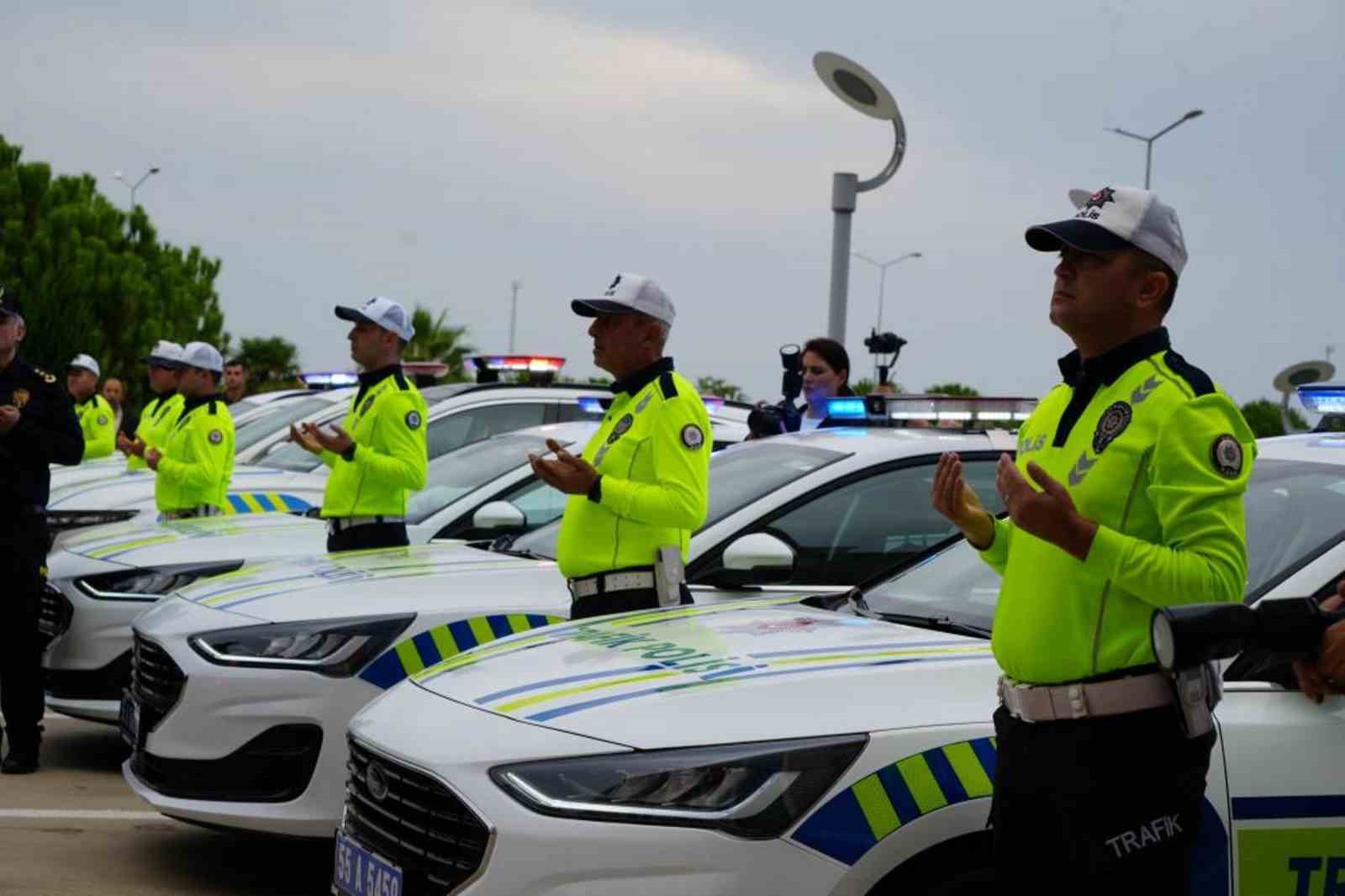 Emniyete araç desteği Samsun’u zirveye taşıdı
Emniyete araç desteği Samsun’u zirveye taşıdı