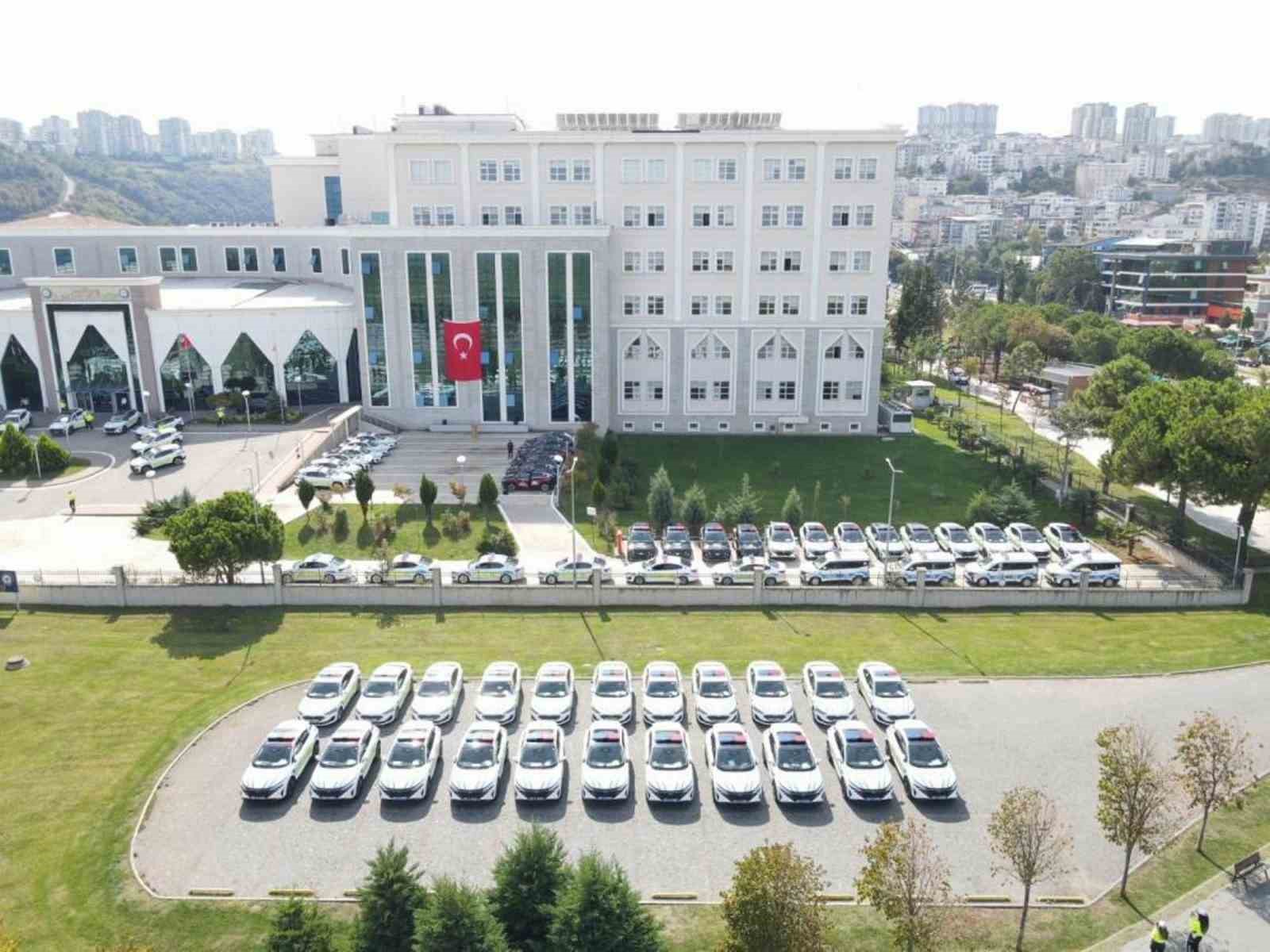 Emniyete araç desteği Samsun’u zirveye taşıdı
Emniyete araç desteği Samsun’u zirveye taşıdı