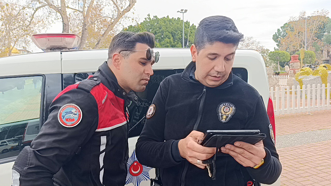 Emniyetin teknolojik gücü ’Gözcü’, hapis cezası bulunan firariyi araç sürerken tespit etti
