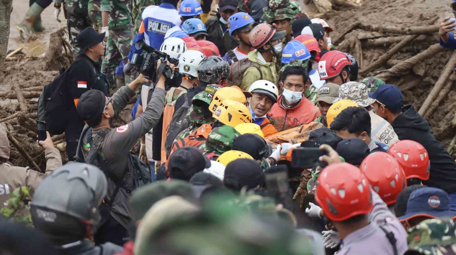 Endonezya’daki toprak kaymasında can kaybı 49’a yükseldi
