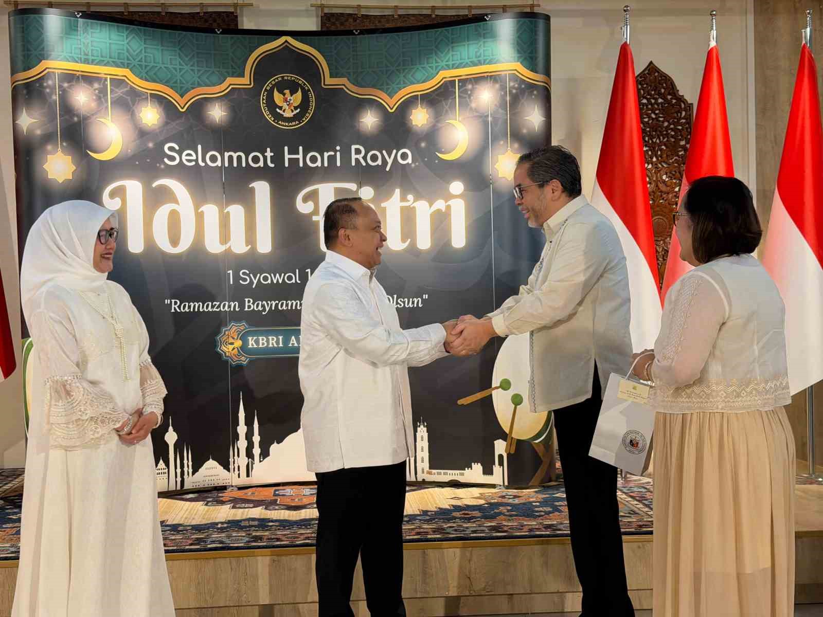 Endonezya’nın Ankara Büyükelçiliğinden bayramlaşma programı
Endonezya’nın Ankara Büyükelçiliğinden bayramlaşma programı