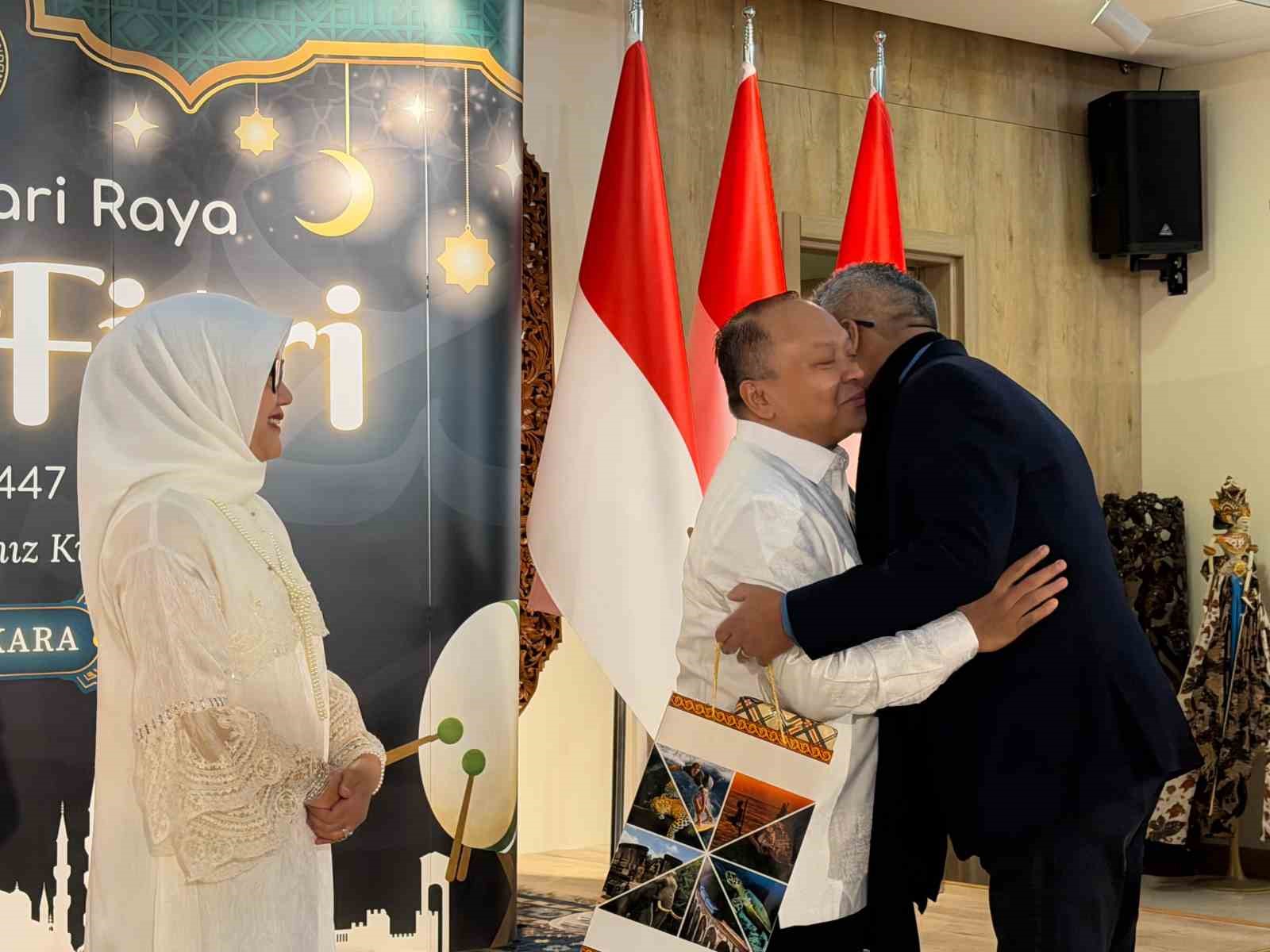 Endonezya’nın Ankara Büyükelçiliğinden bayramlaşma programı
Endonezya’nın Ankara Büyükelçiliğinden bayramlaşma programı