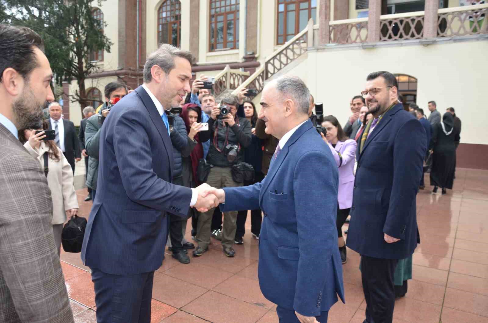 Enerji ve Tabii Kaynaklar Bakanı Bayraktar Manisa’da
