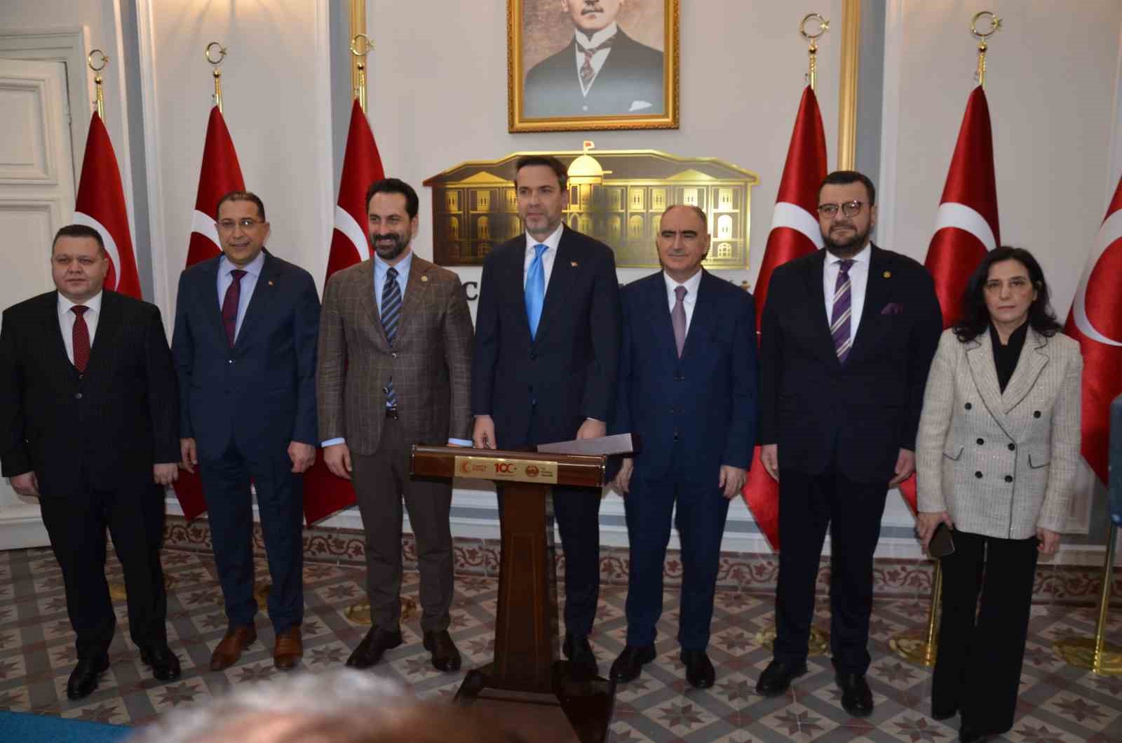 Enerji ve Tabii Kaynaklar Bakanı Bayraktar Manisa’da
