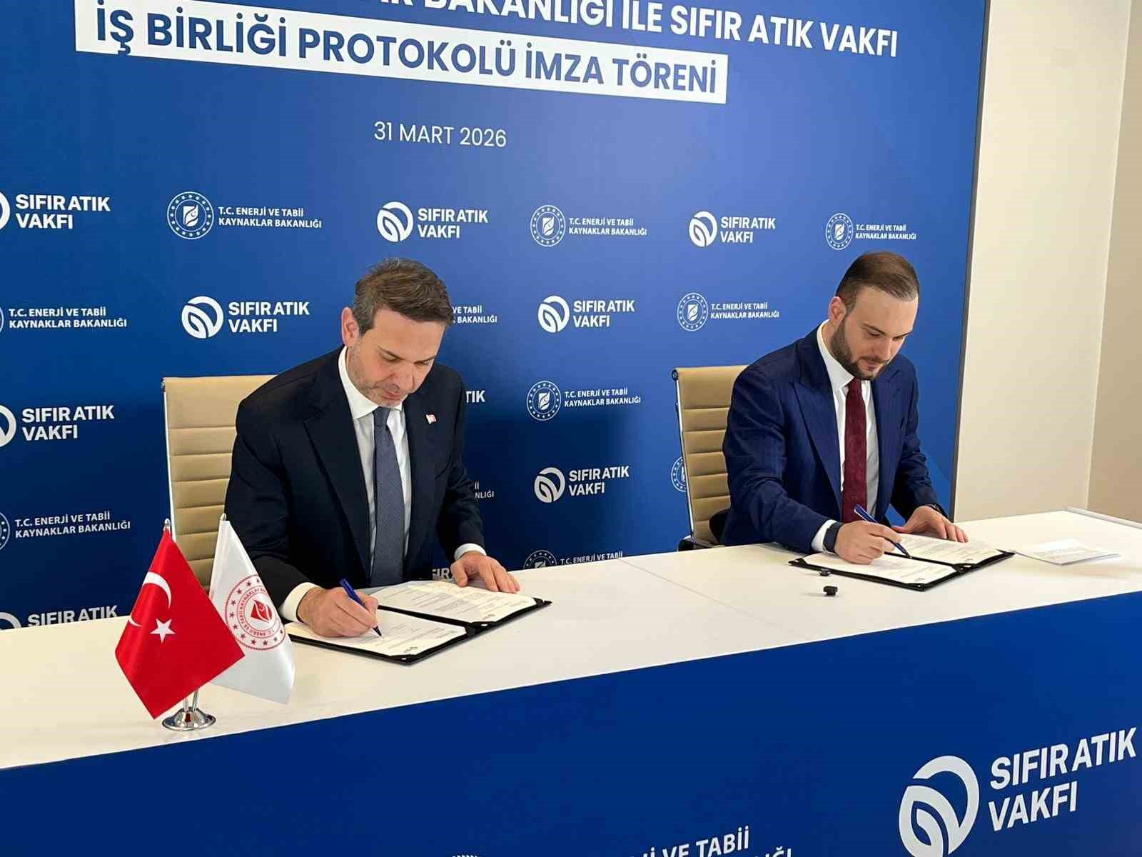 Enerji ve Tabii Kaynaklar Bakanı Bayraktar: "Savaşın eşiğinde enerjiyi doğru kullanabilmek her zamankinden daha önemli"
